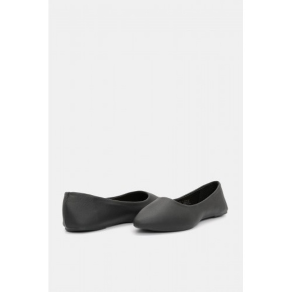 Black Matte Faux Leather Pointy Flats - Picture 3 of 4